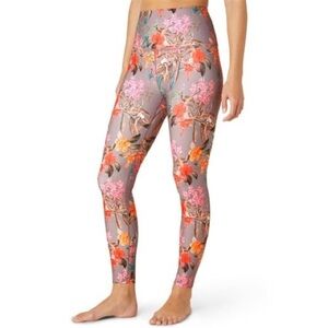 Beyond Yoga Endurance Light High Waisted Midi Legging in Silverberry Bloom